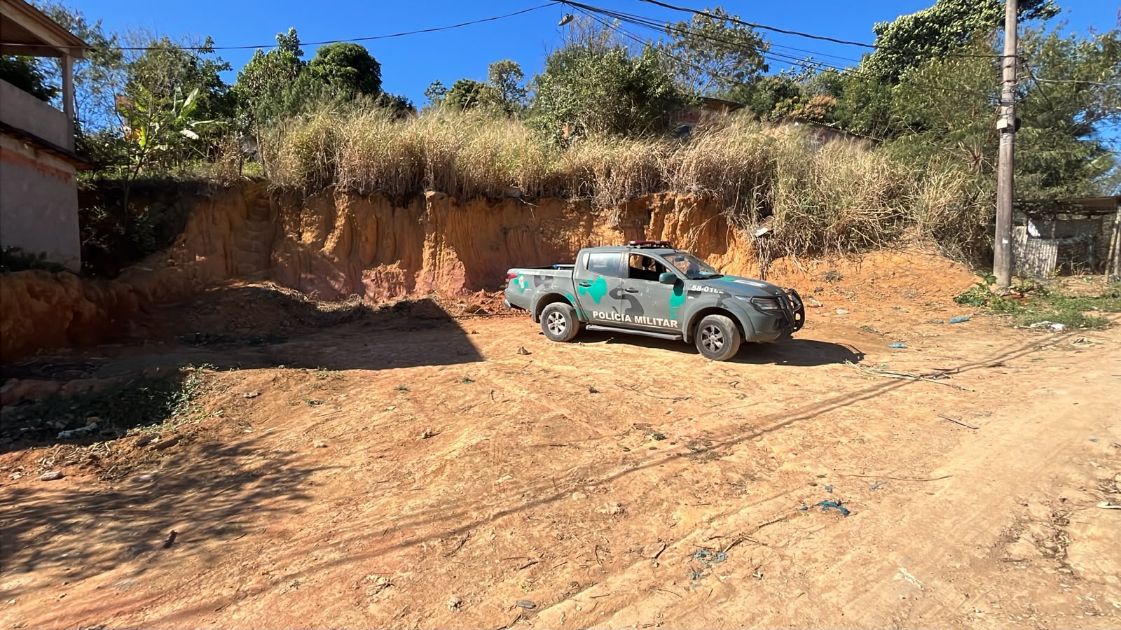 Polícia identifica extração irregular mineral em Belford Roxo com ajuda do Linha Verde 